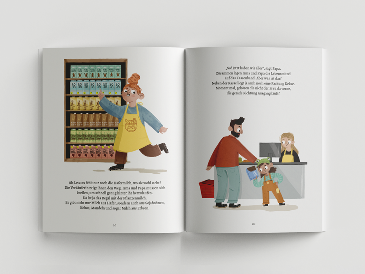 Aufgeschlagenes Kinderbuch 'Irma unterwegs'. Die linke Seite zeigt eine Illustration einer Verkäuferin mit Schürze, die vor einem Regal mit pflanzlichen Milchalternativen steht. Im Regal sind verschiedene Sorten Hafer-, Soja-, Mandel- und Erbsenmilch zu sehen. Die rechte Seite zeigt eine farbenfrohe Illustration von Irma und ihrem Vater an der Supermarktkasse. Irma trägt eine Froschmütze und hält eine Packung Kekse.