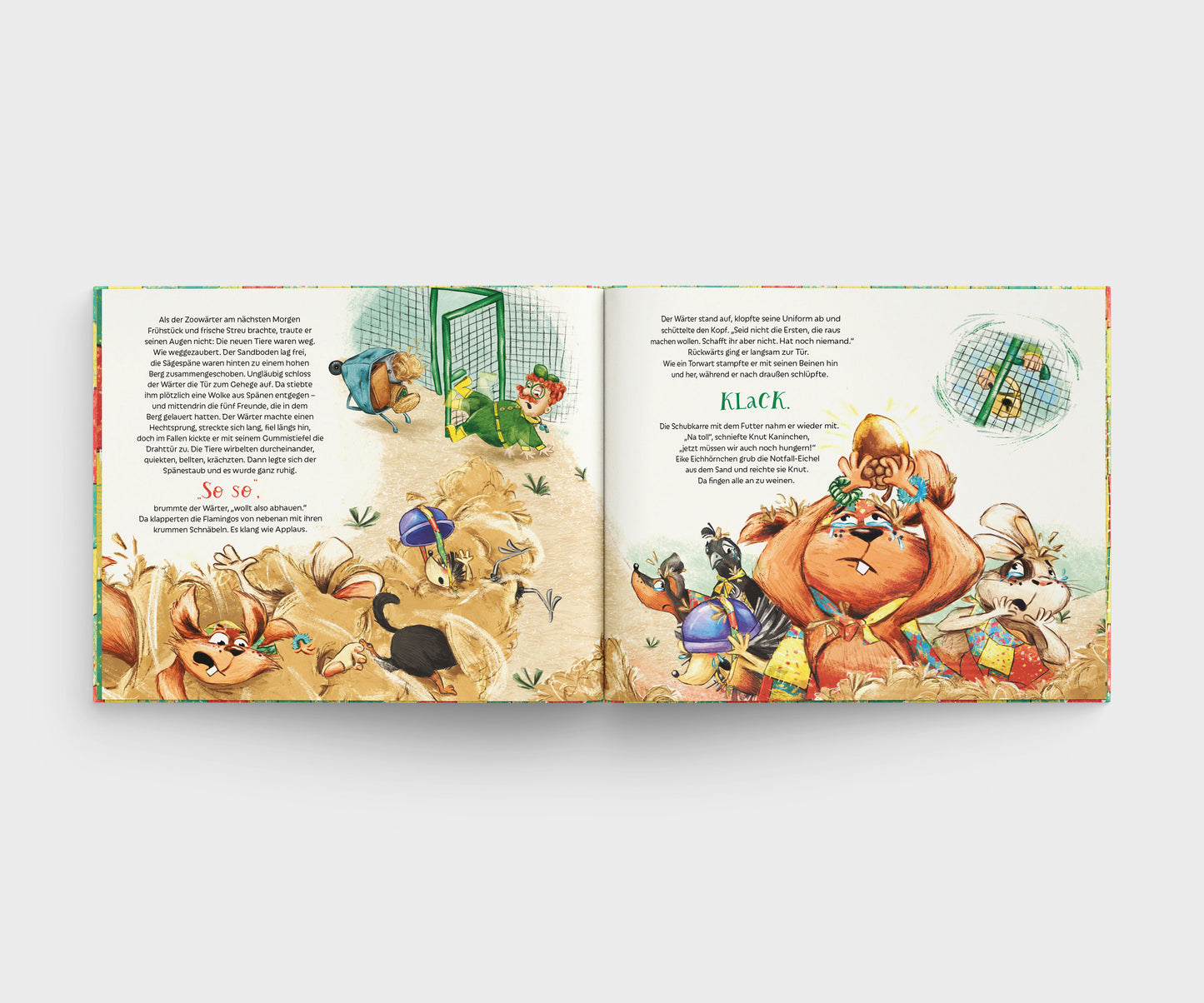 Doppelseite aus dem Kinderbuch Zapp Zarapp im Zoo: Links öffnet ein Zoowärter mit roter Mütze und grüner Jacke eine Tür und ist direkt hingefallen. Rechts steht das Eichörnchen umgeben von seinen tierischen Freunden. Das Eichörnchen weint und hält eine Eichel in die Luft. Bunte, dynamische Szene voller Bewegung